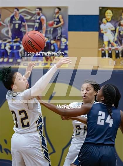 Thumbnail 3 in E.E. Smith vs. Hillside (NCHSAA 3A 4th Round) photogallery.