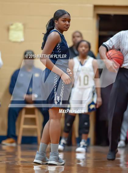 Thumbnail 2 in E.E. Smith vs. Hillside (NCHSAA 3A 4th Round) photogallery.
