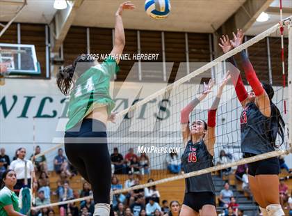 Thumbnail 1 in Hawaii Prep @ Konawaena photogallery.