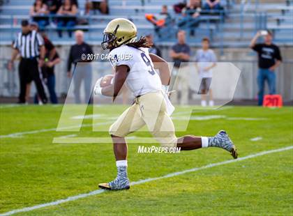 Thumbnail 2 in Pomona vs. Mullen photogallery.