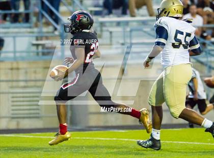 Thumbnail 3 in Pomona vs. Mullen photogallery.