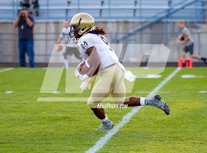 Thumbnail 2 in Pomona vs. Mullen photogallery.