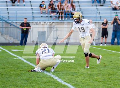 Thumbnail 2 in Pomona vs. Mullen photogallery.