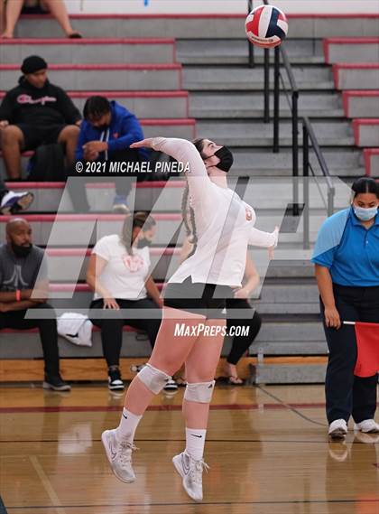 Thumbnail 1 in Huntington Beach vs Redondo Union photogallery.