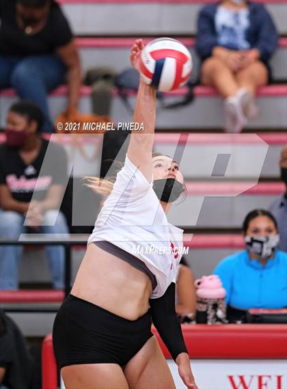 Thumbnail 1 in Huntington Beach vs Redondo Union photogallery.