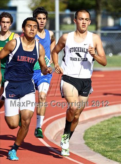 Thumbnail 3 in Titan Top 9 Invitational (Boys 1600m Run) photogallery.