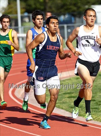 Thumbnail 3 in Titan Top 9 Invitational (Boys 1600m Run) photogallery.