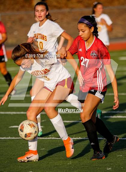 Thumbnail 2 in Glendora vs. La Canada photogallery.