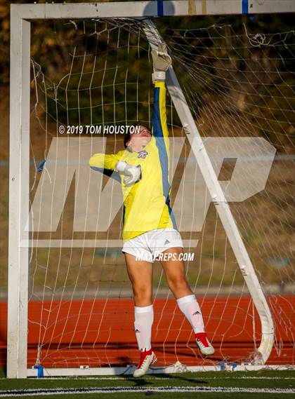 Thumbnail 3 in Glendora vs. La Canada photogallery.