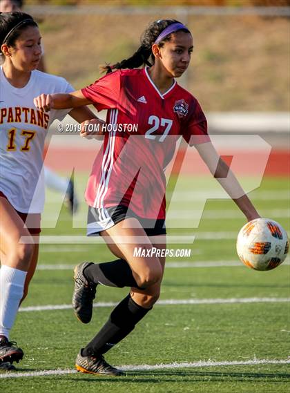 Thumbnail 1 in Glendora vs. La Canada photogallery.