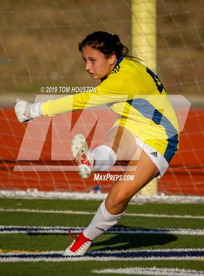 Thumbnail 1 in Glendora vs. La Canada photogallery.