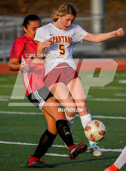 Thumbnail 1 in Glendora vs. La Canada photogallery.