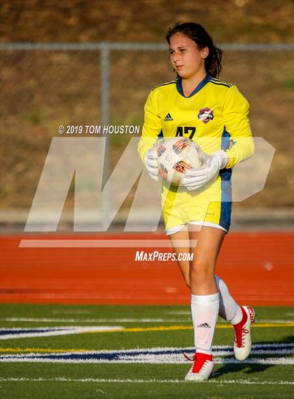 Thumbnail 3 in Glendora vs. La Canada photogallery.