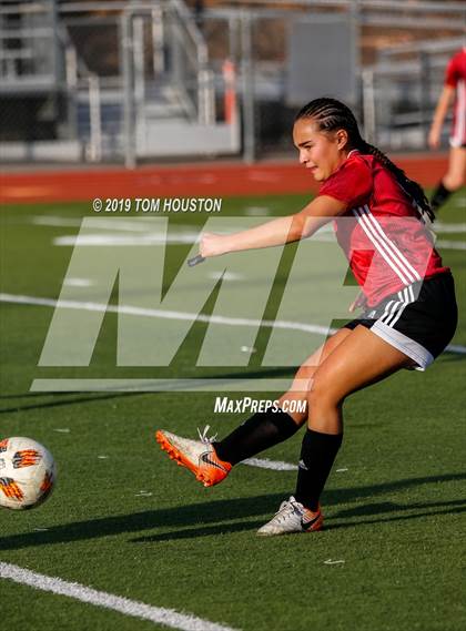 Thumbnail 3 in Glendora vs. La Canada photogallery.