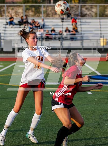 Thumbnail 3 in Glendora vs. La Canada photogallery.