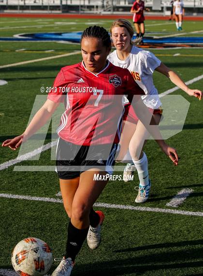 Thumbnail 1 in Glendora vs. La Canada photogallery.