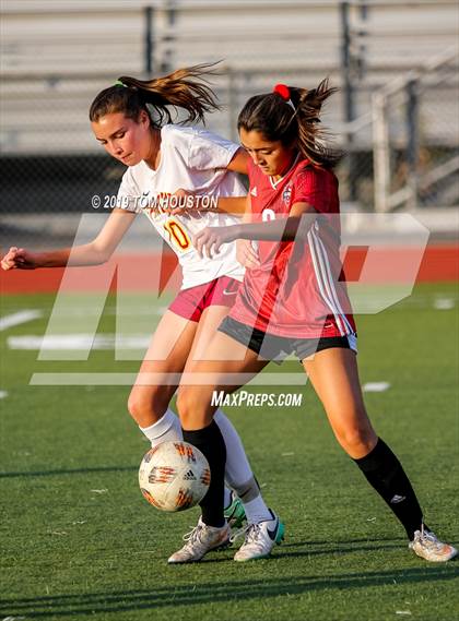 Thumbnail 1 in Glendora vs. La Canada photogallery.