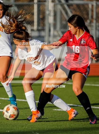 Thumbnail 2 in Glendora vs. La Canada photogallery.