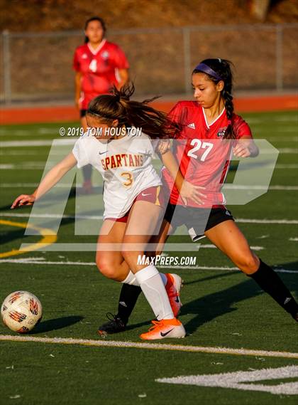 Thumbnail 3 in Glendora vs. La Canada photogallery.
