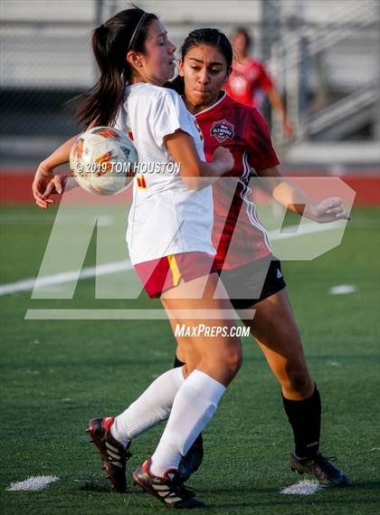 Thumbnail 2 in Glendora vs. La Canada photogallery.