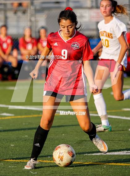 Thumbnail 3 in Glendora vs. La Canada photogallery.