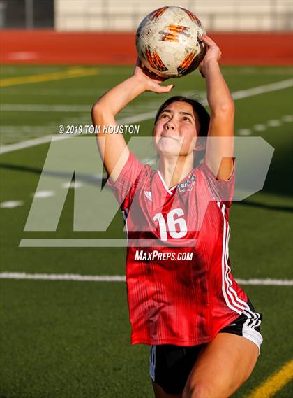 Thumbnail 3 in Glendora vs. La Canada photogallery.