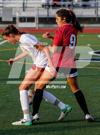 Thumbnail 1 in Glendora vs. La Canada photogallery.