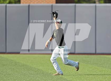 Thumbnail 3 in Kilgore vs. Benbrook Game 1 (UIL 4A Regional Finals) photogallery.