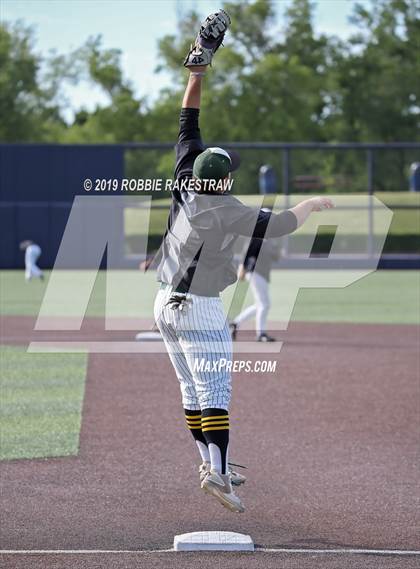 Thumbnail 2 in Kilgore vs. Benbrook Game 1 (UIL 4A Regional Finals) photogallery.