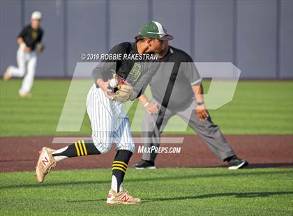 Thumbnail 3 in Kilgore vs. Benbrook Game 1 (UIL 4A Regional Finals) photogallery.
