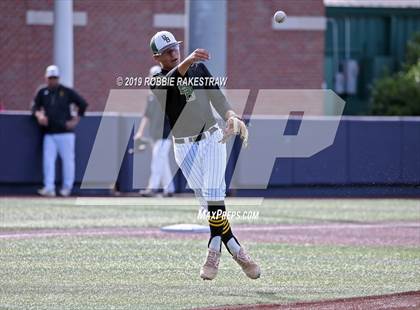 Thumbnail 1 in Kilgore vs. Benbrook Game 1 (UIL 4A Regional Finals) photogallery.