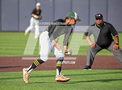 Thumbnail 2 in Kilgore vs. Benbrook Game 1 (UIL 4A Regional Finals) photogallery.