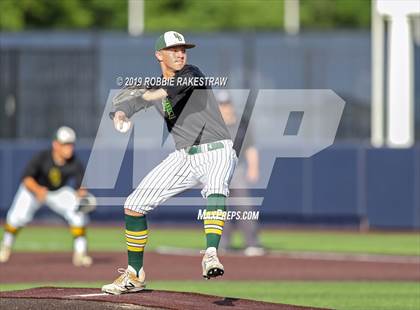Thumbnail 1 in Kilgore vs. Benbrook Game 1 (UIL 4A Regional Finals) photogallery.