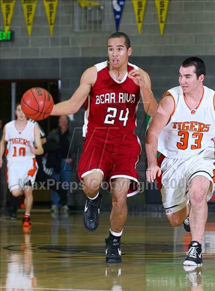 Thumbnail 1 in Roseville vs Bear River (Common Good Classic) photogallery.