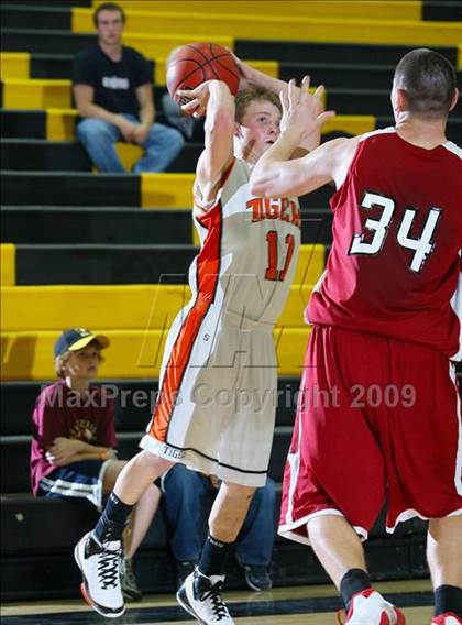 Thumbnail 2 in Roseville vs Bear River (Common Good Classic) photogallery.