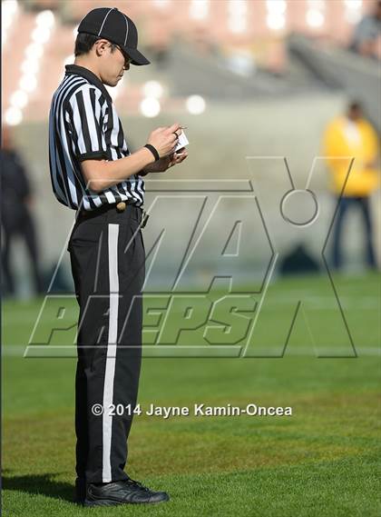 Thumbnail 2 in Los Angeles vs Monroe (CIF D3 Final) photogallery.