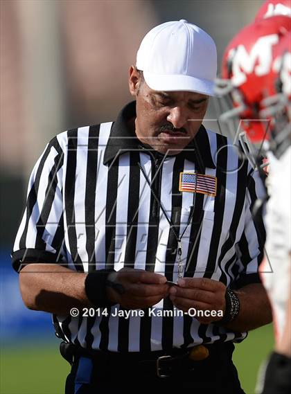 Thumbnail 3 in Los Angeles vs Monroe (CIF D3 Final) photogallery.