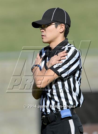 Thumbnail 2 in Los Angeles vs Monroe (CIF D3 Final) photogallery.