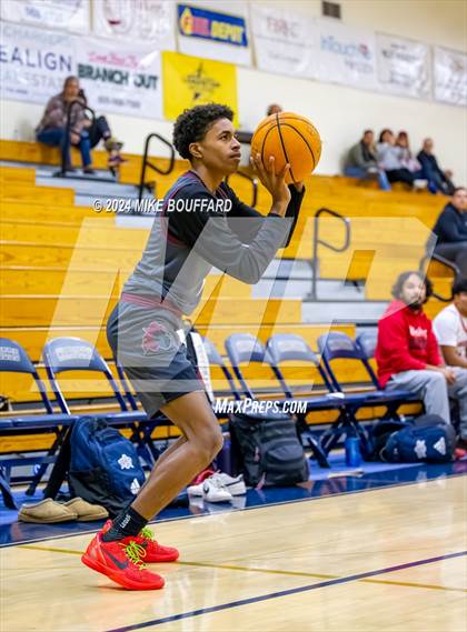 Thumbnail 2 in Sherman Oaks CES vs Bishop Diego (Santa Barbara Holiday Classic) photogallery.