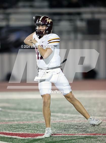 Thumbnail 2 in Harlan vs. Dripping Springs (UIL 6A Football Area Playoff) photogallery.