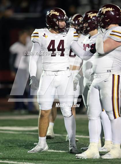 Thumbnail 2 in Harlan vs. Dripping Springs (UIL 6A Football Area Playoff) photogallery.
