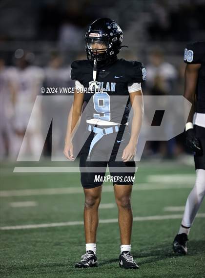 Thumbnail 2 in Harlan vs. Dripping Springs (UIL 6A Football Area Playoff) photogallery.