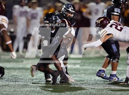Thumbnail 2 in Harlan vs. Dripping Springs (UIL 6A Football Area Playoff) photogallery.