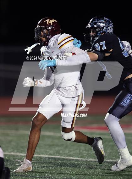 Thumbnail 3 in Harlan vs. Dripping Springs (UIL 6A Football Area Playoff) photogallery.