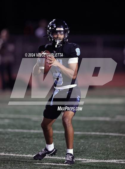 Thumbnail 2 in Harlan vs. Dripping Springs (UIL 6A Football Area Playoff) photogallery.