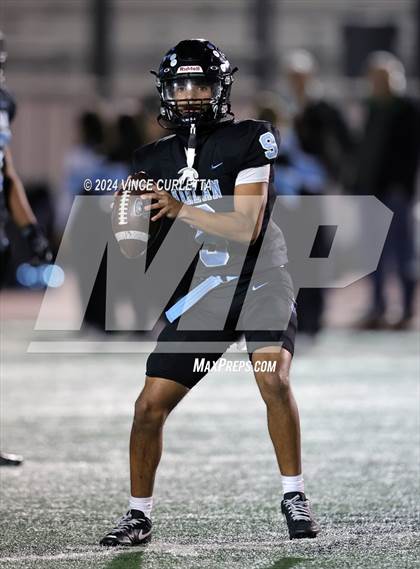 Thumbnail 3 in Harlan vs. Dripping Springs (UIL 6A Football Area Playoff) photogallery.
