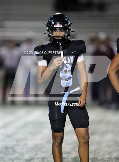 Thumbnail 2 in Harlan vs. Dripping Springs (UIL 6A Football Area Playoff) photogallery.