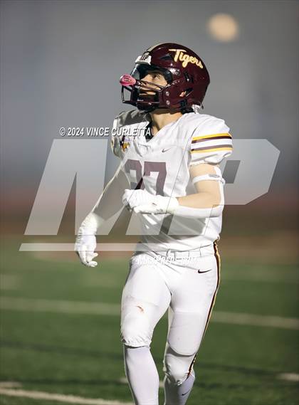 Thumbnail 1 in Harlan vs. Dripping Springs (UIL 6A Football Area Playoff) photogallery.