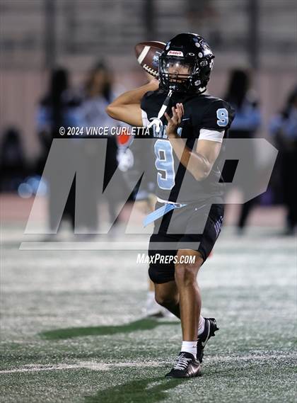 Thumbnail 1 in Harlan vs. Dripping Springs (UIL 6A Football Area Playoff) photogallery.