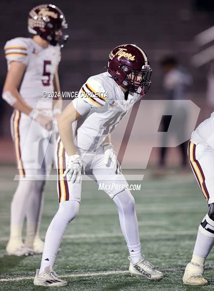 Thumbnail 3 in Harlan vs. Dripping Springs (UIL 6A Football Area Playoff) photogallery.
